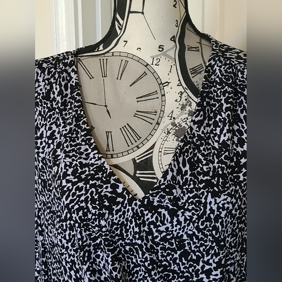 Ladies Blouse - Picture 3 of 5